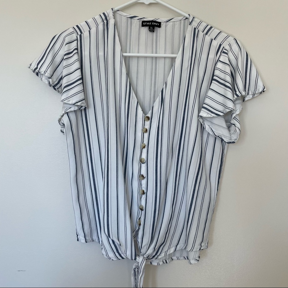 Style Envy White&NavyStriped ButtonDownShort SleeveTop.Size XLJuniors